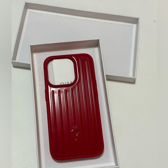 Rimowa iphone case compatible for iPhone 15 Pro Raspberry - Picture 6 of 8
